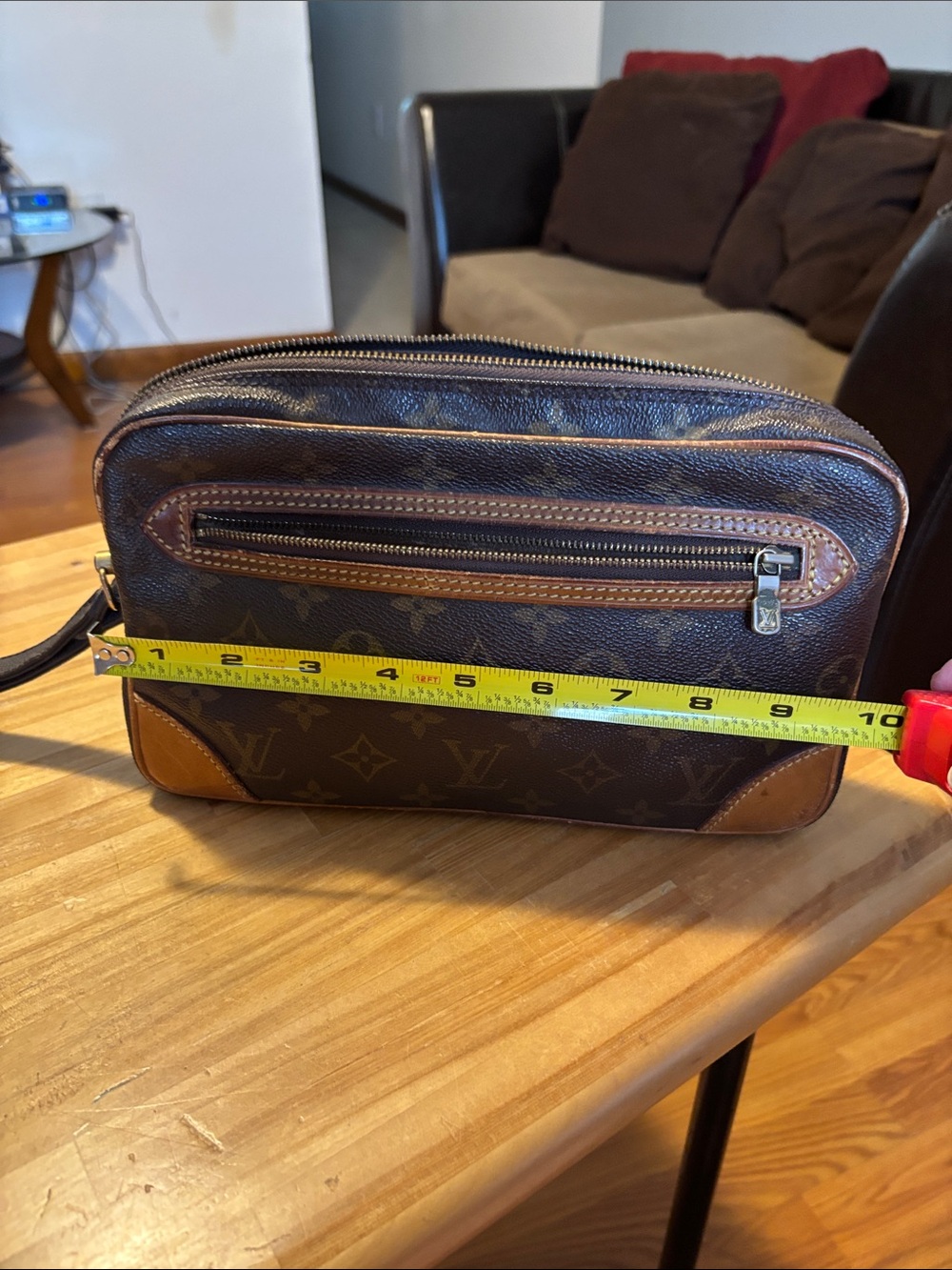 BUY THE CLUTCH/WRISTLET AT ASKING PRICE AND GET THE WALLET INCLUDED FOR FREE. - Picture 15 of 16